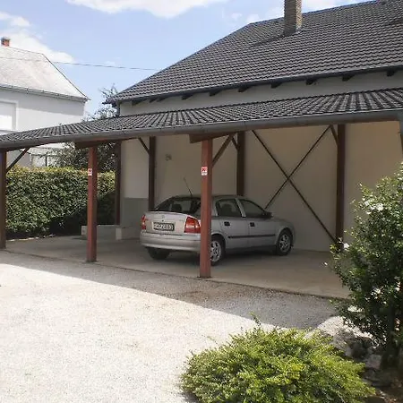 Ircsi Apartman *