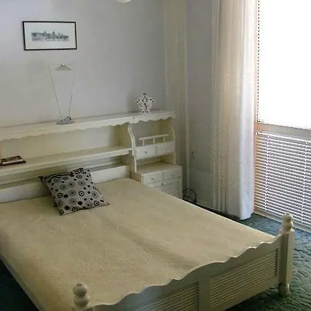 Ircsi Apartman *